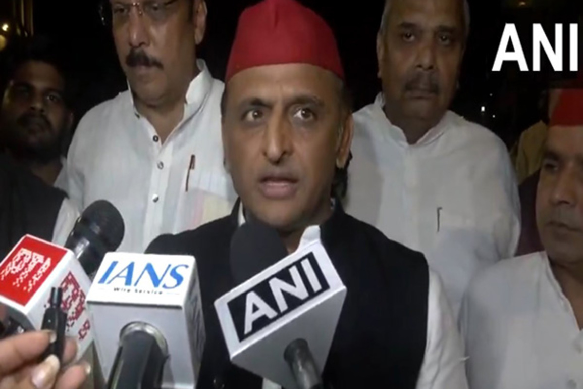 "BJP ko baaton mein koi nahi hara sakta": Akhilesh Yadav criticises PM Modi's speech in LS