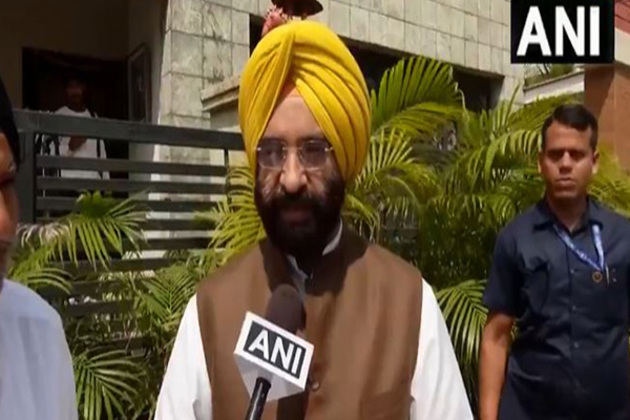 "AAP is playing with lives of people": Delhi Minister Manjinder Singh Sirsa alleges MCD of burning garbage