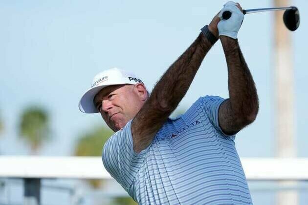 Stewart Cink heats up, takes 3-stroke lead at Boeing Classic