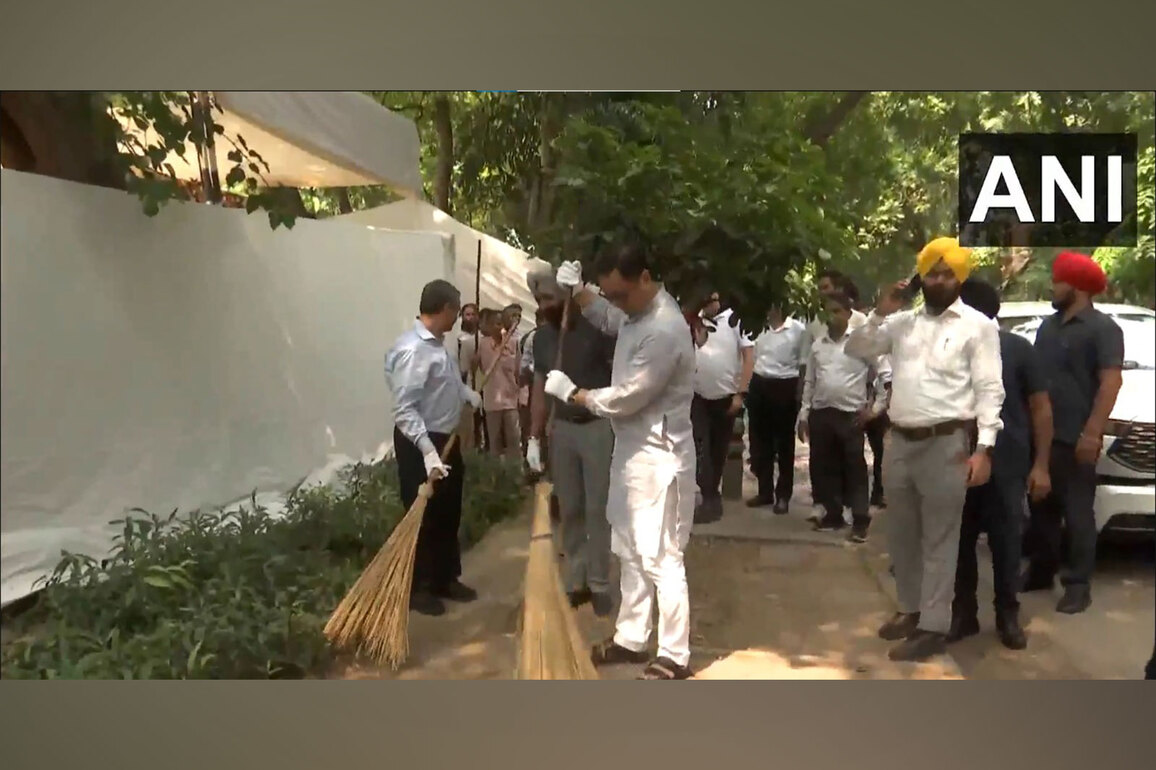 Union Minister Kiren Rijiju participates in cleanliness drive on occasion of PM Modi's birthday