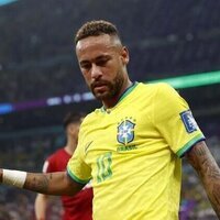 Brazil's Neymar to have MRI on nagging calf injury
