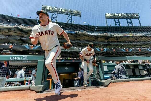 Giants visit Diamondbacks, try to put frustrations behind them