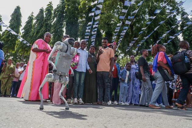 (Hello Africa) China pavilion draws crowds with high-tech solutions at Tanzania's international trade fair