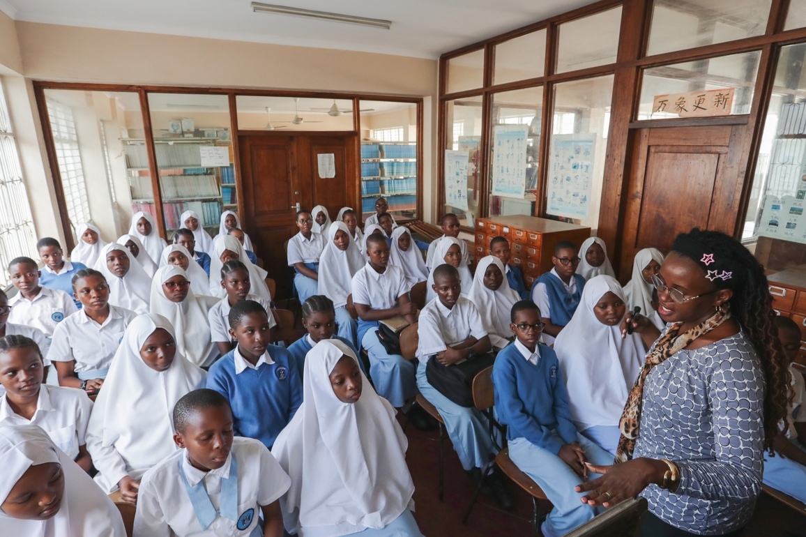 TANZANIA-DAR ES SALAAM-CHINESE LANGUAGE-LEARNING