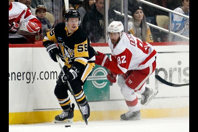 Penguins continue playoff push in clash with Red Wings