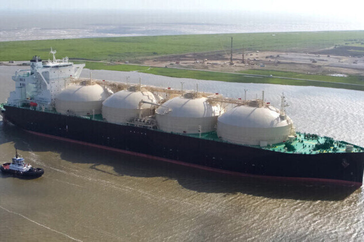 EU buys record volumes of Russian LNG  report