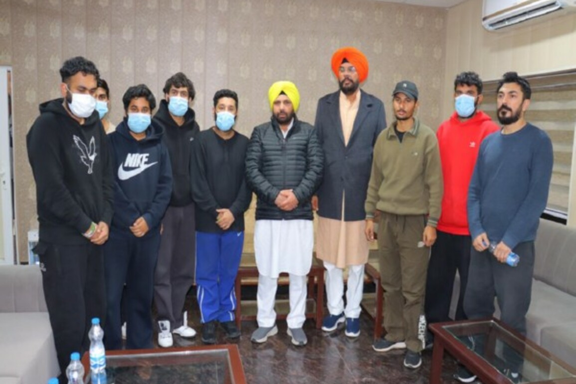 Punjab ministers meet illegal Indian immigrants who were deported from US to Amritsar