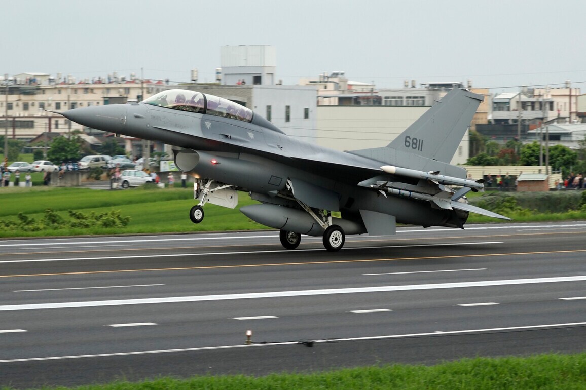 Taiwan detects 16 sorties of Chinese aircraft, 8 vessels, 3 ships