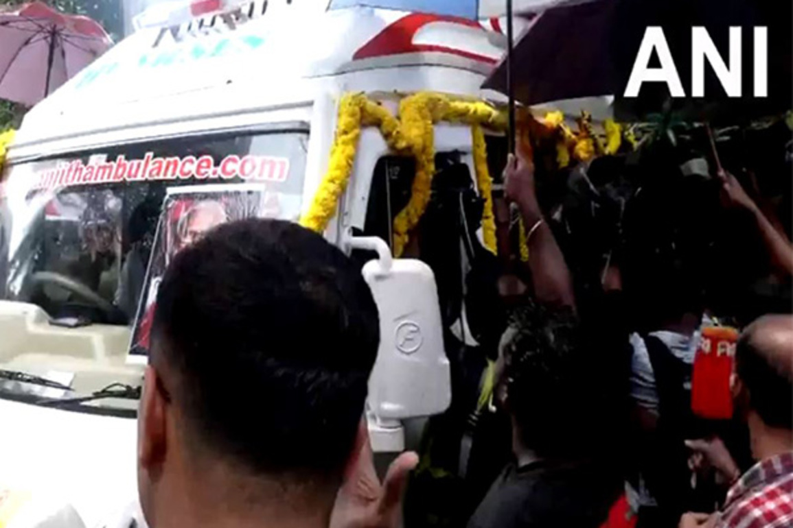 Mortal remains of former Kerala CM VS Achuthanandan taken to Durbar Hall for public homage
