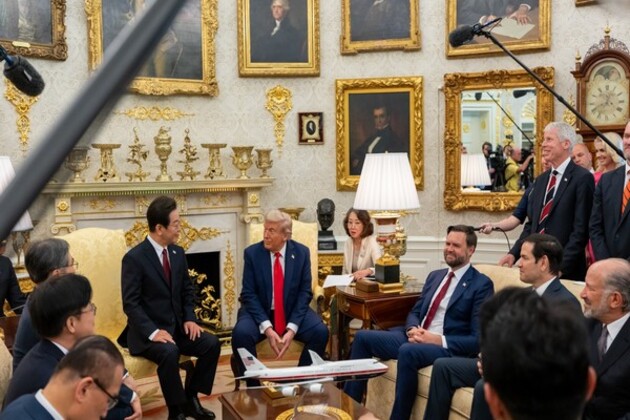 "South Korea looks forward to "construction of Trump tower in North Korea, [Trump] playing golf": President Lee Jae Myung
