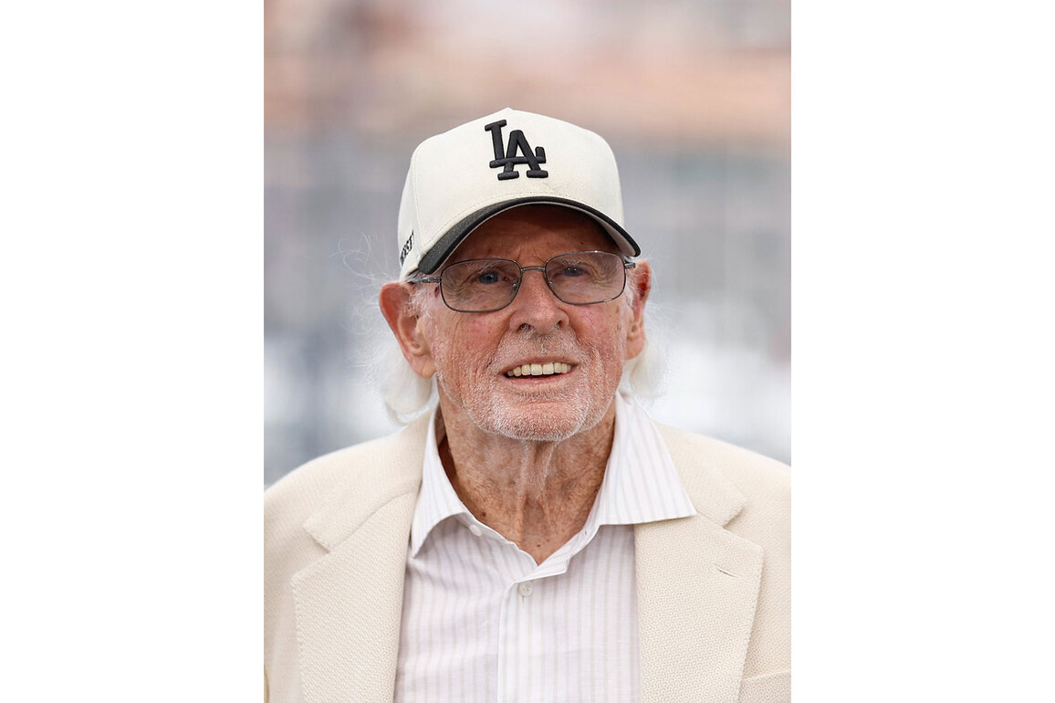 Bruce Dern recalls rainy walk with Marilyn Monroe, surprise encounter with Greta Garbo