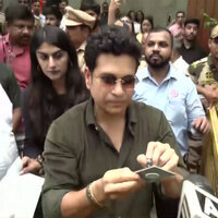Sachin Tendulkar celebrates 53rd birthday in Mumbai; clicks selfies, signs autographs for fans