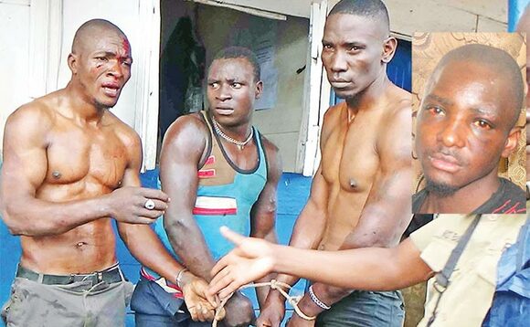 Adam Namudaala (ku kkono), Shafiq Matovu ne Sharif Gitta abaayimbuddwa. Mu katono Young Mulo Adam Namudaala (ku kkono), Shafiq Matovu ne Sharif Gitta abaayimbuddwa. Mu katono Young Mulo
