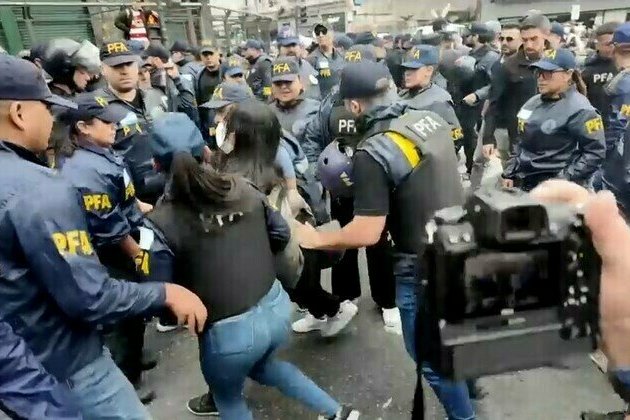 Argentine police brutalize pensioners
