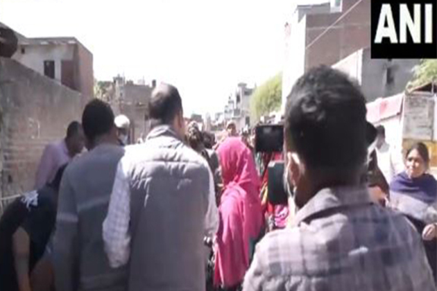 Delhi Police conducts verification drive to identify illegal Bangladeshi immigrants in Sangam Vihar
