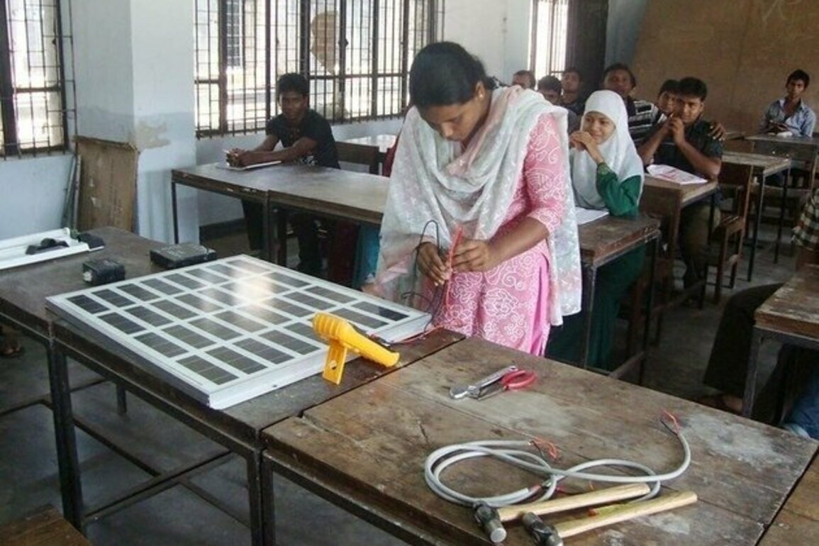 Fossil-Fuelled Power Edges Out Bangladesh's Off-Grid Solar Success
