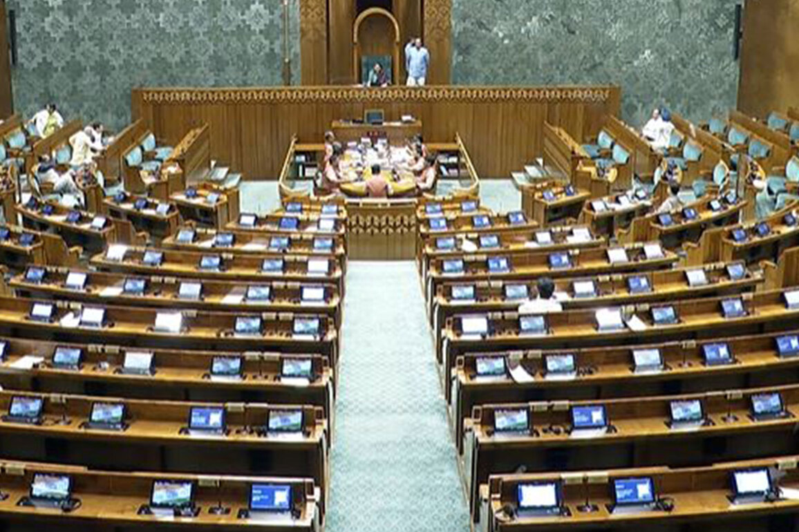 Lok Sabha extends time for presentation of three constitutional amendments