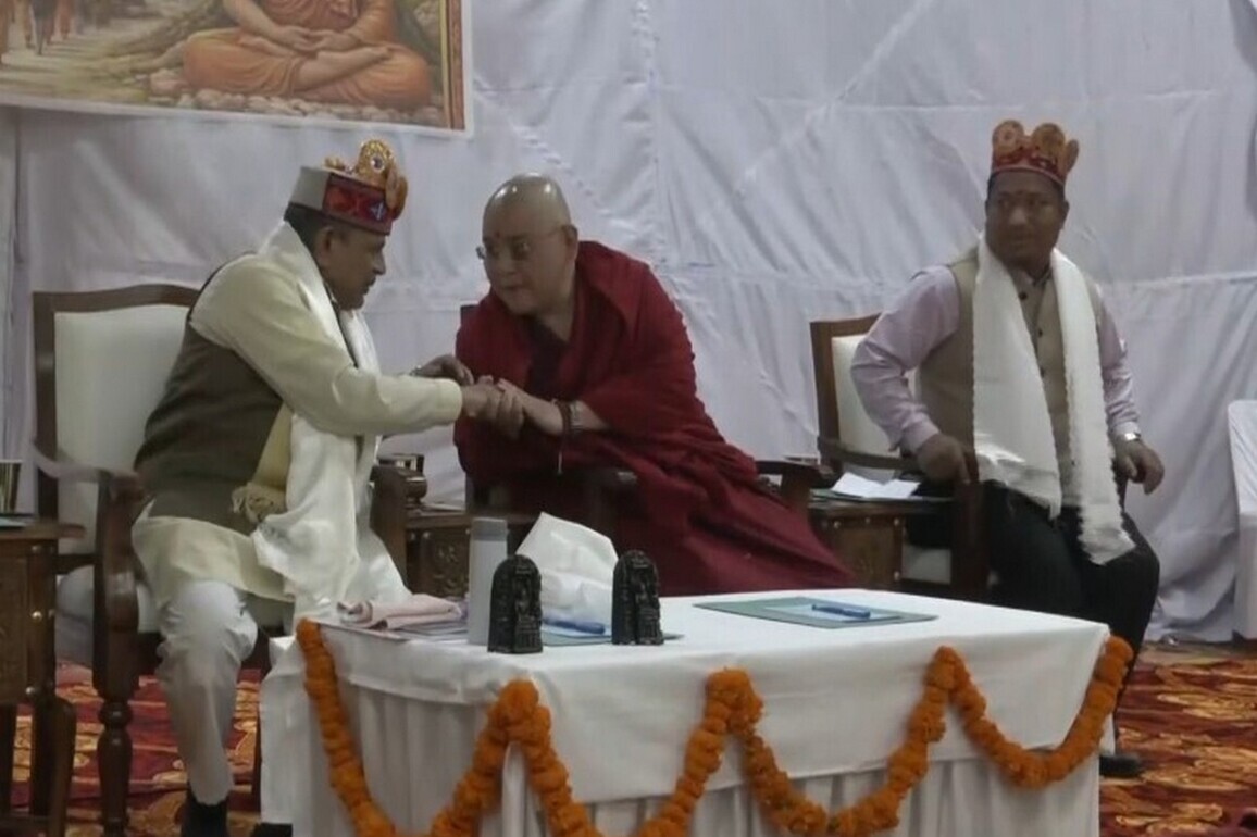 RSS Gen Secy Dattatreya Hosabale and Tibetan spiritual leader 7th Ling Rinpoche attend Dharma Sammelan in Dharamshala