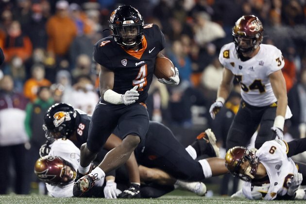 No. 11 Oregon, Oregon State battle for spot in Pac-12 title game