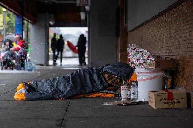 Interview: K-shaped economy shows U.S. politics' neglect of bottom tier, says expert