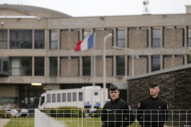 France Looks at Its Prisons as Ground Zero in Terror Battle