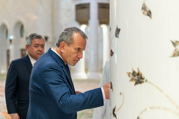 Foreign Minister of Peru visits Sheikh Zayed Grand Mosque in Abu Dhabi