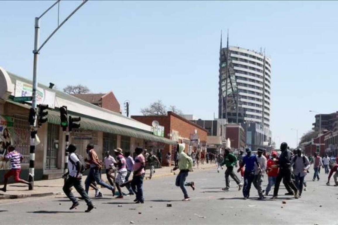 Zimbabwe police arrest 107 over anti-Mnangagwa protests -  Bulawayo24 News