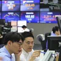 U.S. stocks slide as 30-year bond yields top 5 percent