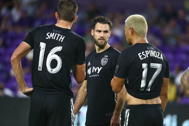 Sporting KC sign Graham Zusi, Roger Espinoza to 1-year deals