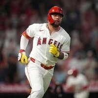 Angels re-sign 3B Yoan Moncada to one-year deal