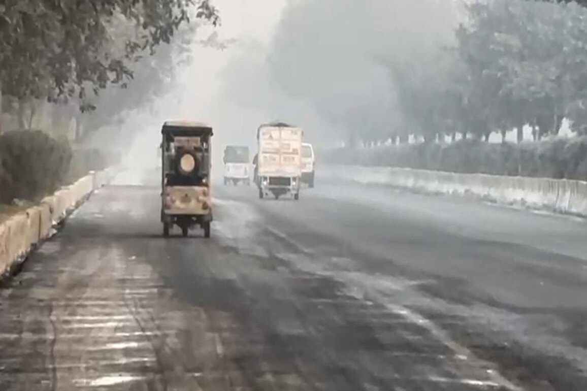 Thick smog blankets Delhi-NCR as AQI remains under 'very poor' category