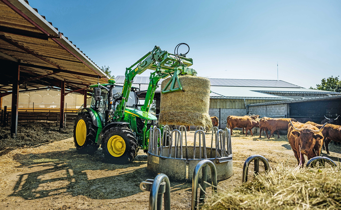 Compact design and 4.1 metre turning circle make the John Deere 5M well suited to loader applications.