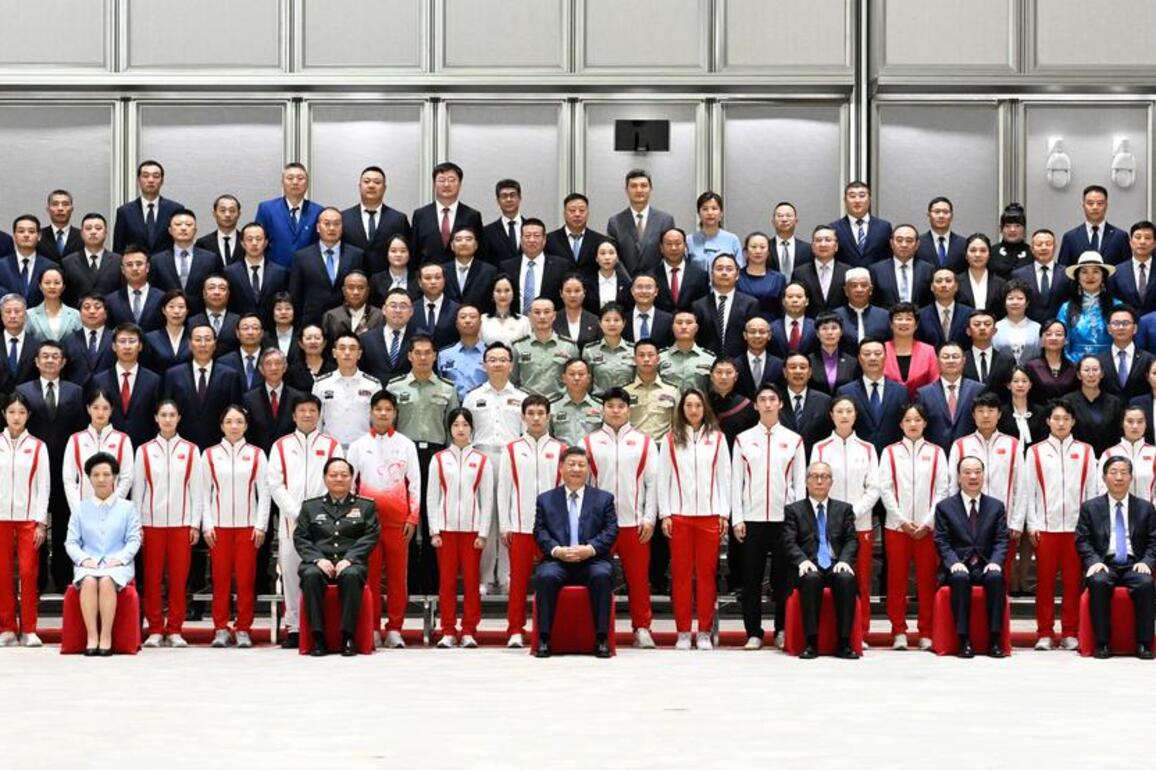 Xi's Album | Xi meets national honorees in sports