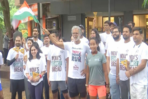 Milind Soman flags off Fit India Run 2025 Marathon in Mumbai