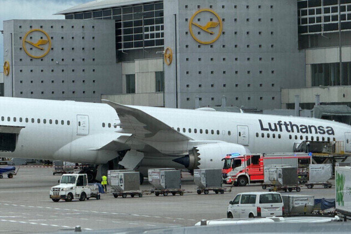 LA-bound Boeing 787 collapses before take-off 