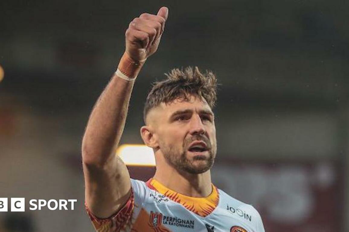 Super League- Catalans 32-10 Salford Red Devils - Tommy Makinson scores hat-trick for Dragons