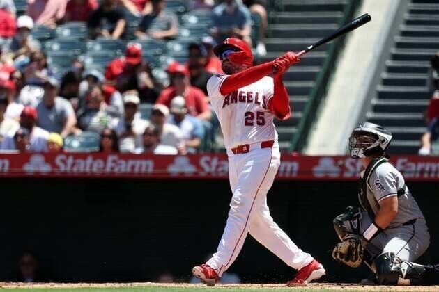 Angels rout White Sox for rare consecutive wins