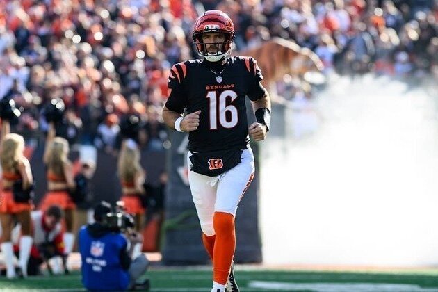 In His Return to Back Up Joe Burrow, Joe Flacco Doesn't Back Down