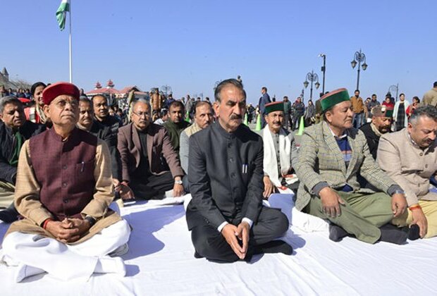 Governor Shiv Pratap Shukla and CM Sukhvinder Singh pay tribute to Mahatma Gandhi on his death anniversary