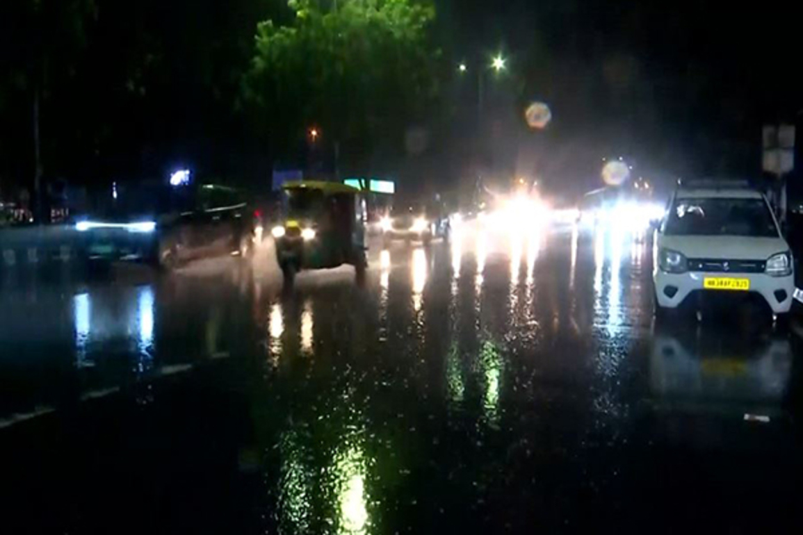 Rain lashes parts of Delhi, some areas waterlogged; "thunderstorm with rain" forecast today