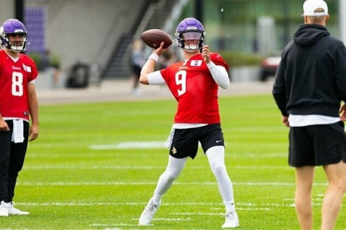 Lunchbreak: ESPN Evaluates 2 Hypothetical Scenarios for J.J. McCarthy