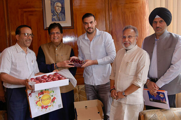 Piyush Goyal meets J-K traders, discuss strategies to sustain industrial development in cold chain, agro-processing sectors