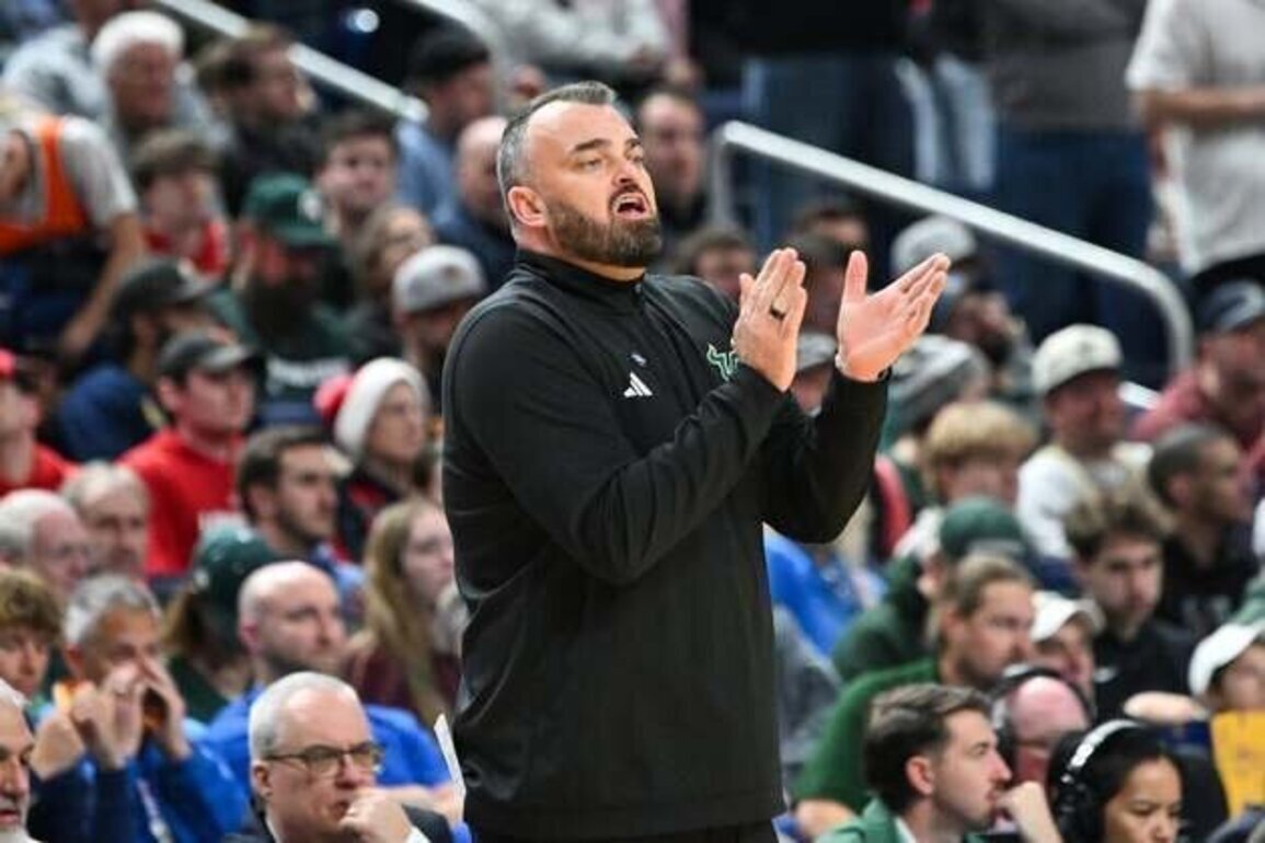 Reports: Providence tabs South Florida's Bryan Hodgson as head coach