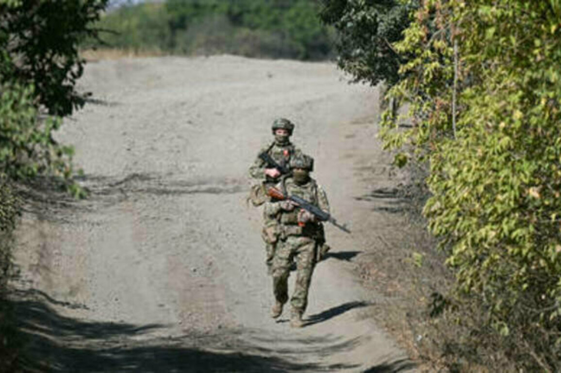 Russian troops advance on key Donbass town - MOD