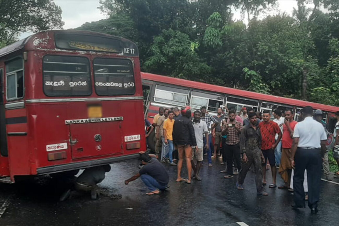 35 injured as two buses collide in Warakapola
