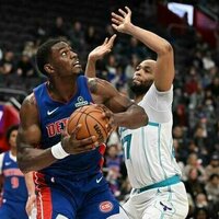 Pistons start fast, hang on to defeat Hornets 112-102