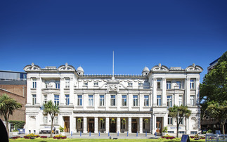 Queen Mary University warms campus buildings and student halls with waste data centre heat 