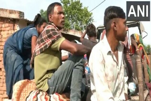 J-K: Migrant workers in Samba move to safer places amid cross-border shelling by Pakistan