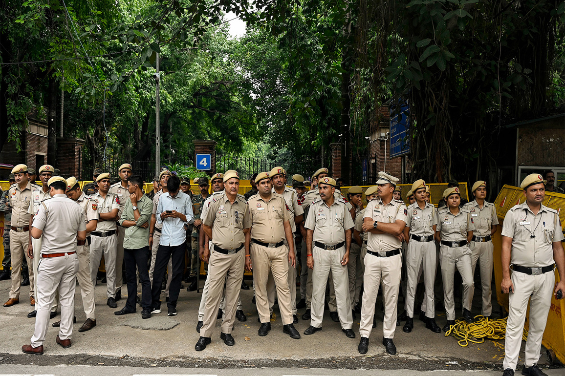 Delhi Police issues notice to an individual to join investigation in connection with threat to Premanand Maharaj