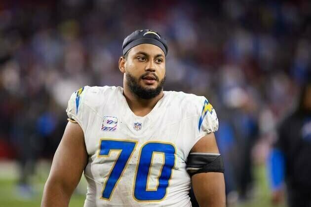 Chargers star LT Rashawn Slater carted off field